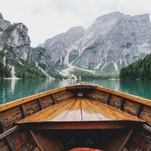 North Italy tour by board on lakes